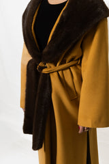 Cappotto Yes London - Senape con collo e cinture in volpe