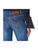 Jeans a zampa con taschini