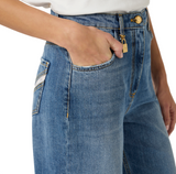 Jeans a ovetto con lucchetto gioiello