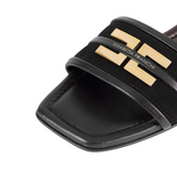 Sandalo flat in pelle con dettaglio logo